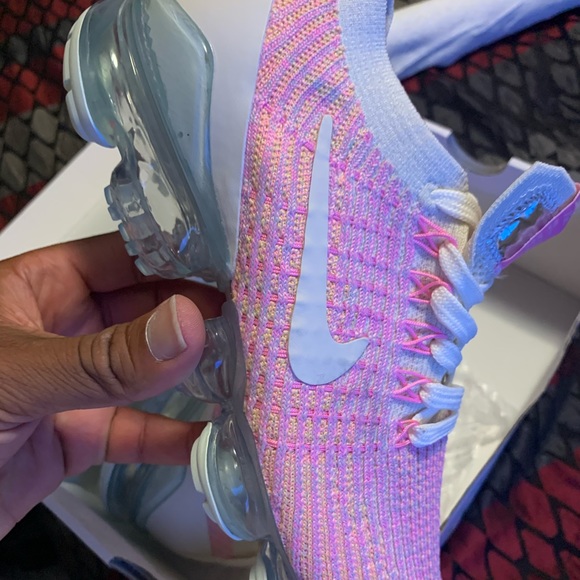 Women’s Vapormax Flyknit 3 - Picture 3 of 7